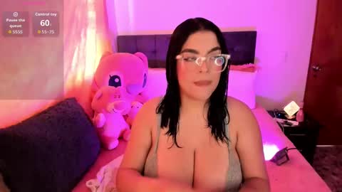 Snapshot of kylie2211 chatting on 12/16/25, 06:24 Kylie online show from 12/16/25, 06:24