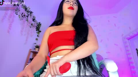 Kylie online show from 12/11/24, 07:42