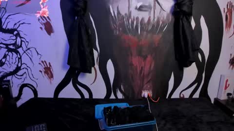 Snapshot of kylie_foxx1 chatting on 02/25/25, 02:36 submissive demon Please help me to reach 500 thumbs up online show from 02/25/25, 02:36