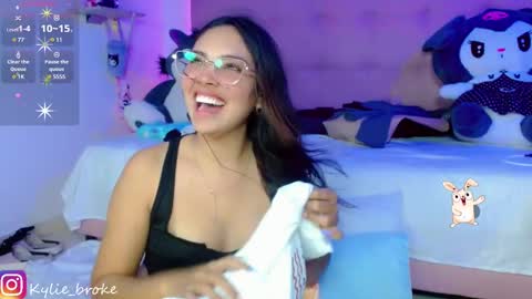 k ylie online show from 02/06/25, 12:11