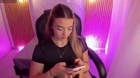  KYLIE  online show from 04/14/26, 02:06