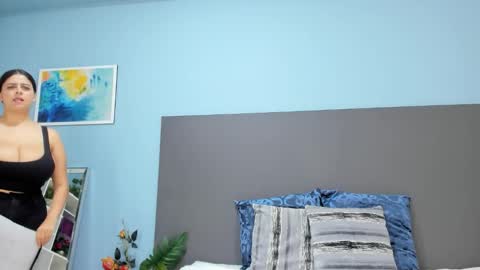 Kylie Reyes  online show from 10/24/25, 07:32