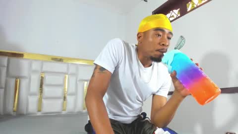 Snapshot of kylieandjhonny chatting on 02/18/25, 06:37 Kaylie And Jhony online show from 02/18/25, 06:37