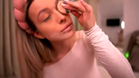 Kylie online show from 04/18/26, 08:20