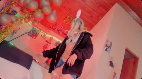 Snapshot of kyliekandy chatting on 01/24/25, 09:58 online show from 01/24/25, 09:58