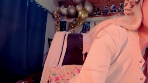 Snapshot of kyliekandy chatting on 02/13/25, 09:17 online show from 02/13/25, 09:17