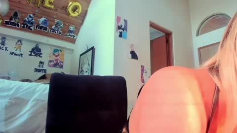 Snapshot of kyliekandy chatting on 02/21/25, 09:32 online show from 02/21/25, 09:32