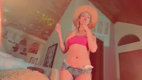 Snapshot of kyliekandy chatting on 03/01/25, 10:53 online show from 03/01/25, 10:53