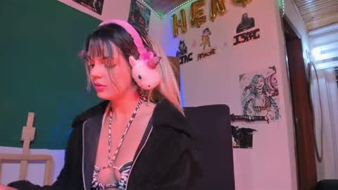 Snapshot of kyliekandy chatting on 09/11/25, 12:22 online show from 09/11/25, 12:22