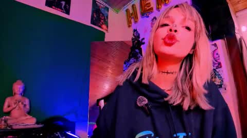 Snapshot of kyliekandy chatting on 10/22/25, 02:56 online show from 10/22/25, 02:56