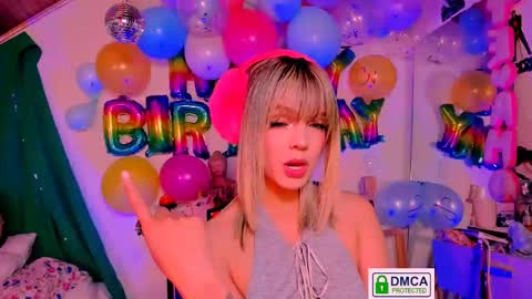 Snapshot of kyliekandy chatting on 11/19/25, 02:11 online show from 11/19/25, 02:11