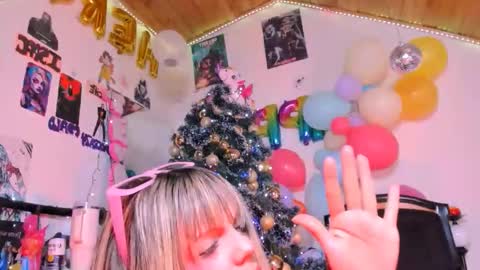 Snapshot of kyliekandy chatting on 11/30/25, 12:58 online show from 11/30/25, 12:58