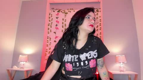 Snapshot of kyliemaxwell chatting on 01/22/25, 11:34 K Y L I E online show from 01/22/25, 11:34