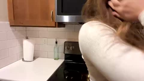 Snapshot of kyliemiley chatting on 01/09/25, 06:59 Kylie online show from 01/09/25, 06:59