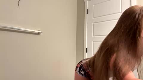 Snapshot of kyliemiley chatting on 09/28/25, 02:28 Kylie online show from 09/28/25, 02:28