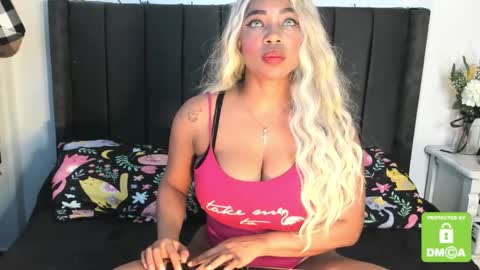 kylie white boobs online show from 02/25/25, 07:25