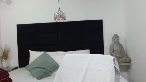 Kylie online show from 09/28/25, 09:47