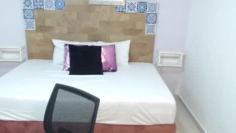 Snapshot of kyliiebaker chatting on 12/14/25, 10:42 Kylie online show from 12/14/25, 10:42