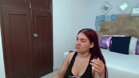 Snapshot of kyliiebaker chatting on 12/21/25, 11:17 Kylie online show from 12/21/25, 11:17