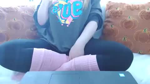 Snapshot of kymchi chatting on 10/26/25, 09:31 Check Out My NSFW OnlyFans Link On Bio online show from 10/26/25, 09:31