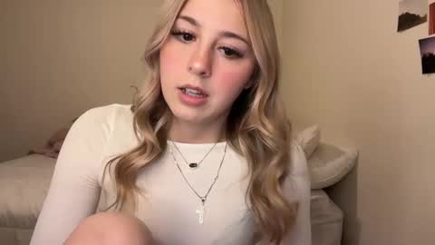 kynziee18 online show from 12/20/24, 01:03