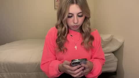 kynziee18 online show from 12/21/24, 01:04