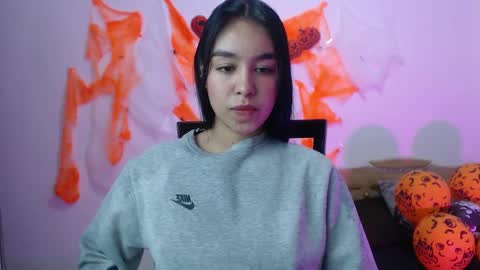 Snapshot of kyra_fox_ chatting on 10/18/25, 12:39 Kyra online show from 10/18/25, 12:39