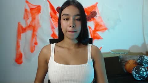 Snapshot of kyra_fox_ chatting on 10/22/25, 12:38 Kyra online show from 10/22/25, 12:38