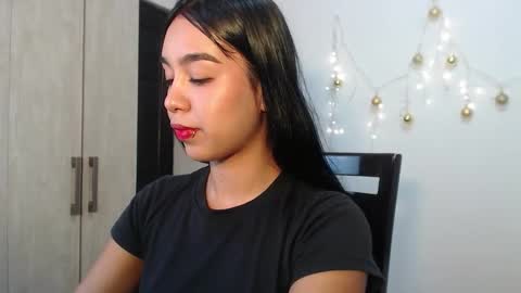 Snapshot of kyra_fox_ chatting on 01/10/26, 01:02 Kyra online show from 01/10/26, 01:02