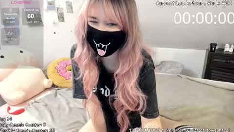 Kyra Wild online show from 12/15/25, 12:04