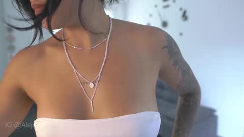 schedule 300 pm - 1100pm colombia time online show from 09/11/25, 06:19