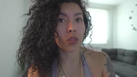 schedule 300 pm - 1100pm colombia time online show from 03/12/26, 03:40