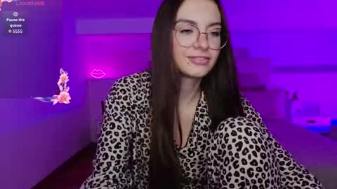 Margo  online show from 10/21/25, 09:26