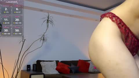 Snapshot of l1ttle_kiki chatting on 02/07/25, 03:19 Viktoria White online show from 02/07/25, 03:19