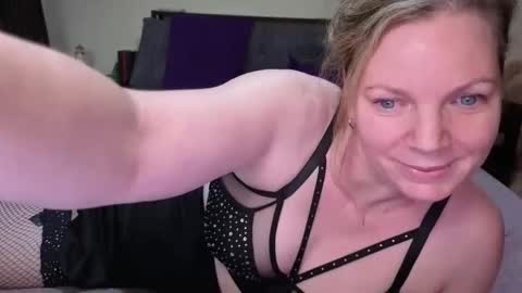 l4dyc4pricorn76 online show from 02/12/26, 11:27