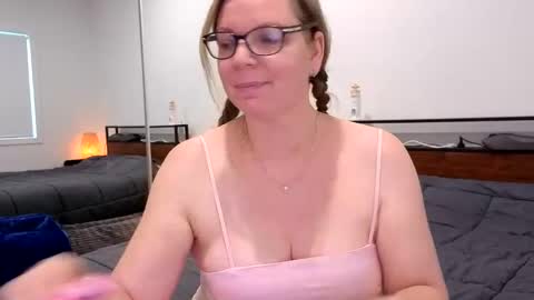 l4dyc4pricorn76 online show from 04/14/26, 02:39