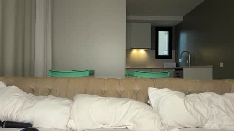 Julie online show from 09/22/25, 06:15