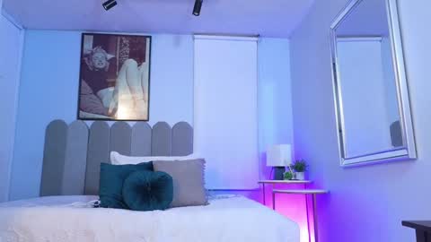 Snapshot of laady_brownn chatting on 01/12/25, 12:01 Cris online show from 01/12/25, 12:01