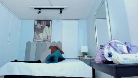 Snapshot of laady_brownn chatting on 01/17/25, 11:38 Cris online show from 01/17/25, 11:38