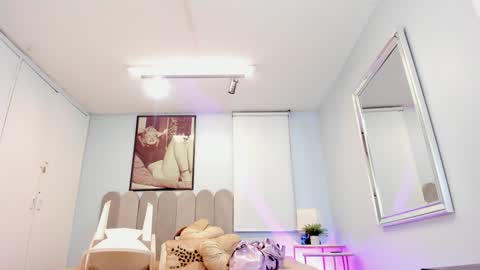 Snapshot of laady_brownn chatting on 02/02/25, 11:30 Cris online show from 02/02/25, 11:30