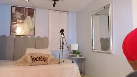 Snapshot of laady_brownn chatting on 02/13/25, 11:17 Cris online show from 02/13/25, 11:17