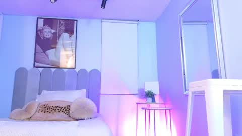 Snapshot of laady_brownn chatting on 02/18/25, 11:33 Cris online show from 02/18/25, 11:33