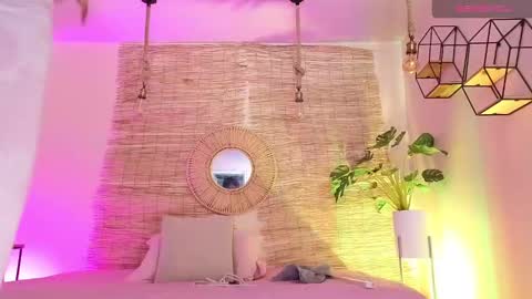 Snapshot of laady_brownn chatting on 02/22/25, 12:08 Cris online show from 02/22/25, 12:08