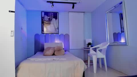 Snapshot of laady_brownn chatting on 02/25/25, 11:30 Cris online show from 02/25/25, 11:30