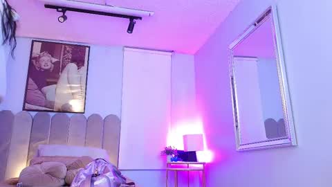 Snapshot of laady_brownn chatting on 03/01/25, 11:28 Cris online show from 03/01/25, 11:28