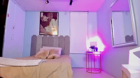 Snapshot of laady_brownn chatting on 03/03/25, 11:33 Cris online show from 03/03/25, 11:33