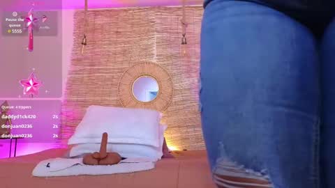 Snapshot of laady_brownn chatting on 03/04/25, 11:51 Cris online show from 03/04/25, 11:51