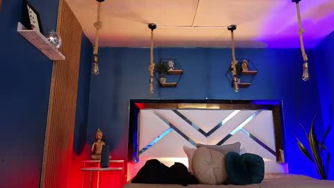 Snapshot of laady_brownn chatting on 09/17/25, 11:23 Cris online show from 09/17/25, 11:23