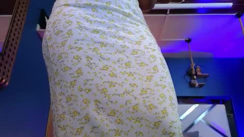 Snapshot of laady_brownn chatting on 09/25/25, 11:58 Cris online show from 09/25/25, 11:58