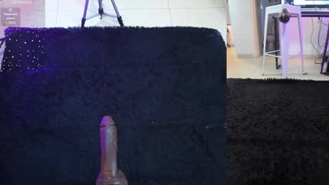 Snapshot of laady_brownn chatting on 10/04/25, 11:30 Cris online show from 10/04/25, 11:30